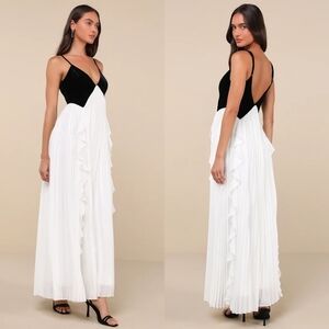 Lulu's Envied Glamour Black and White Pleated Backless Maxi Dress NWOT